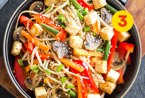 Un saut&eacute; de tofu &agrave; l&rsquo;asiatique