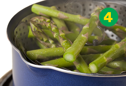Des asperges &agrave; la vapeur pour un repas extrasant&eacute;