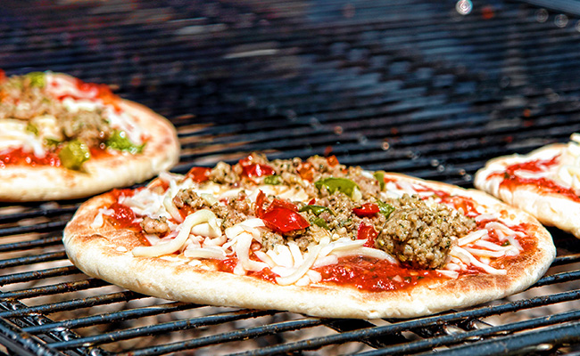 4 pizzas simples et rapides à cuisiner sur le barbecue